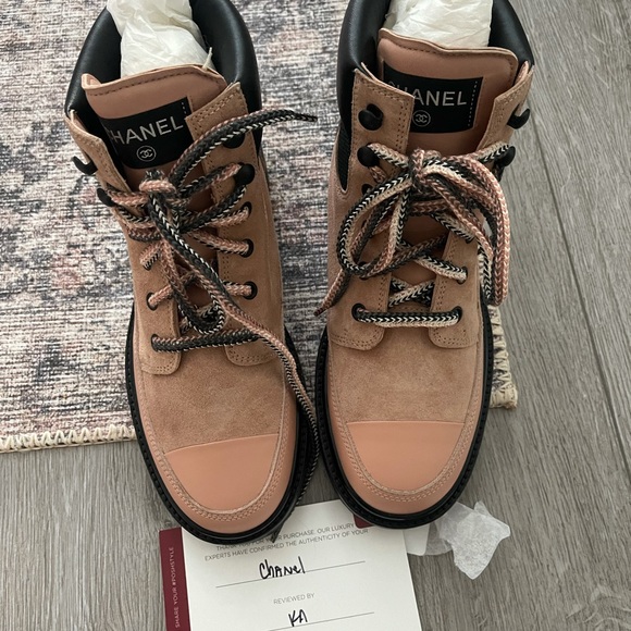 CHANEL LUG SOLE BOOTS - Picture 5 of 7